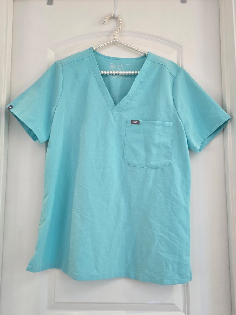 Figs Catrina Women's Scrub Top Size Large, Color Fresh Aqua